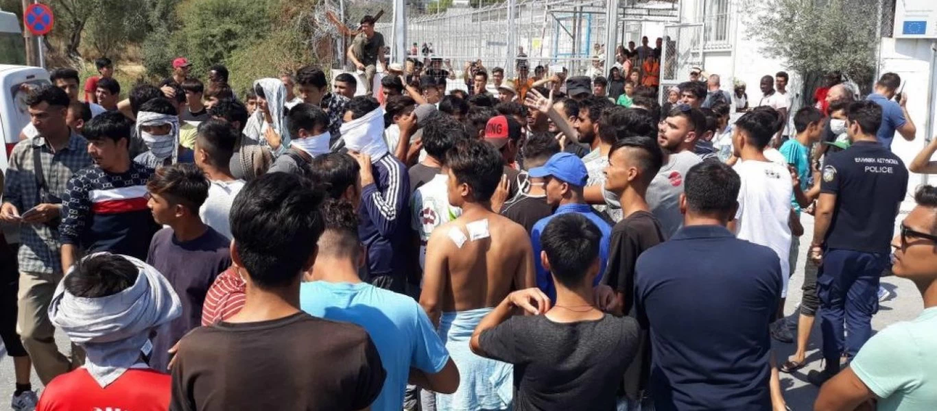 Νέα ένταση στο λιμάνι της Λέσβου προκάλεσαν οι αλλοδαποί - Ένα νέο μήνυμα τους «κατέβασε» από τη Μόρια (βίντεο)